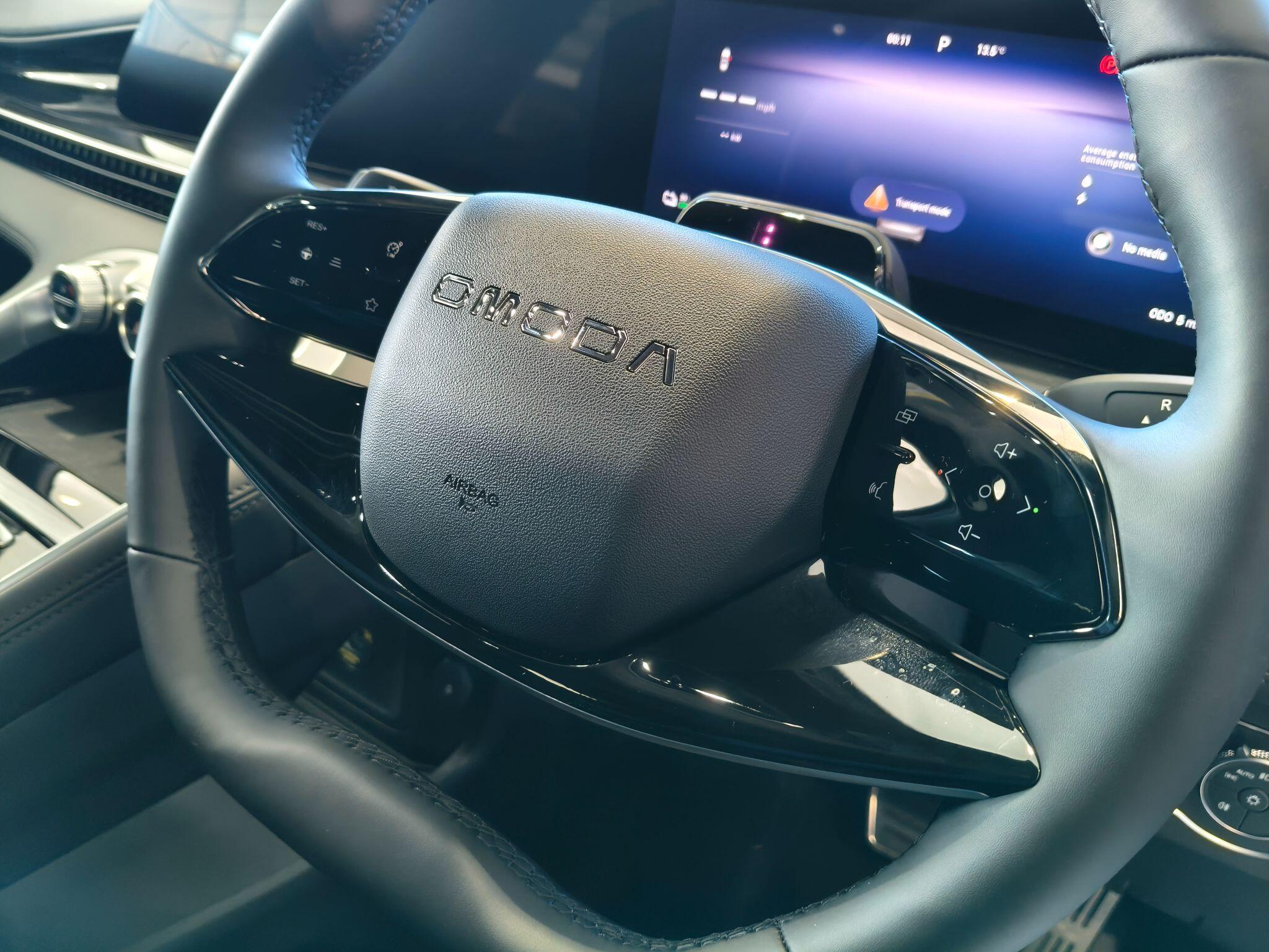 Large vehicle image